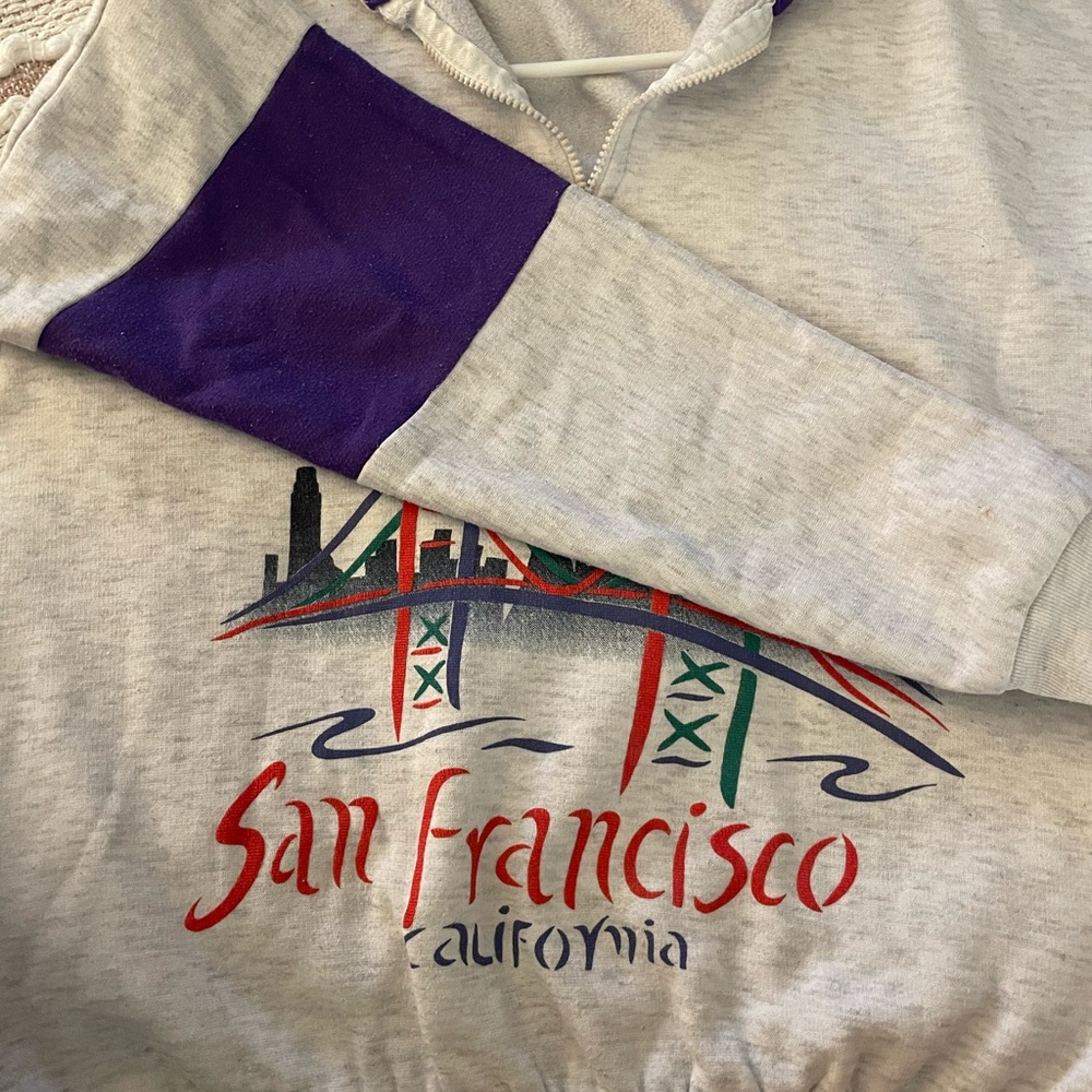 Vintage San Fransisco zip-up. Fits like a medium. Super funky and cute